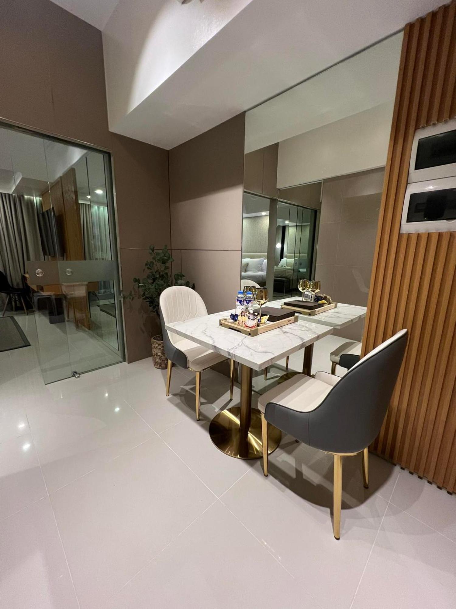 تاغويغ Hotel Vibe Condo At Uptown Parksuites Bgc المظهر الخارجي الصورة